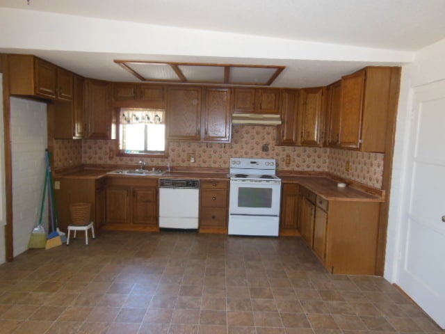 Building Photo - Mid Century Cutie on 2.5 Acres
