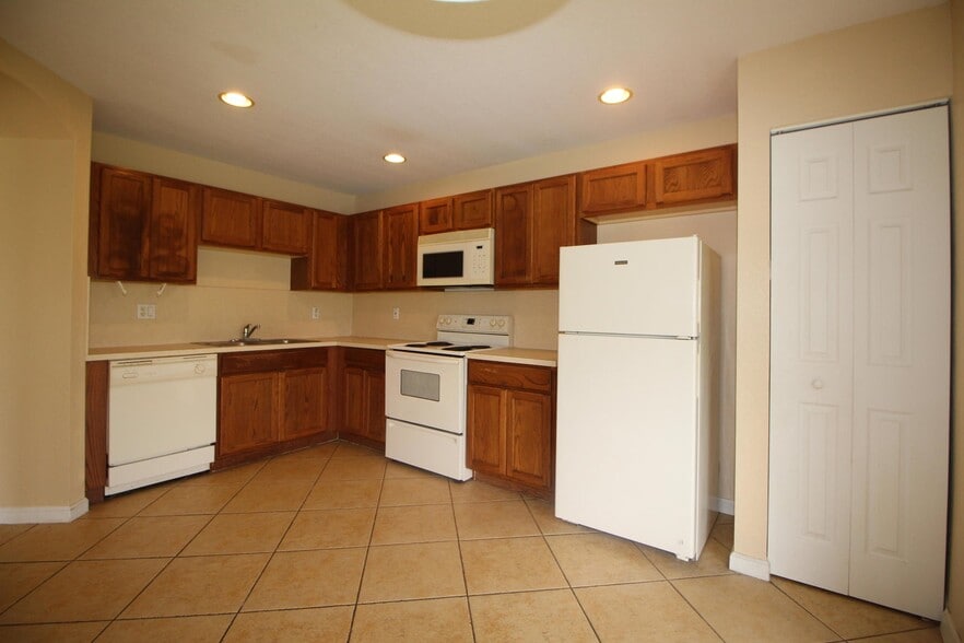 Building Photo - 6602 Sandy Bank Ter