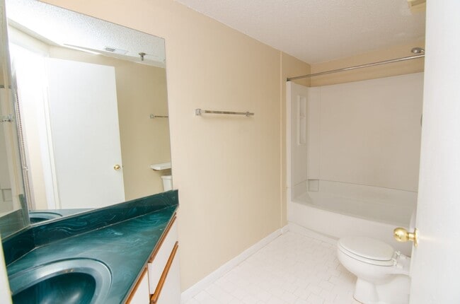 Building Photo - Centrally Located Mid-Town High-rise