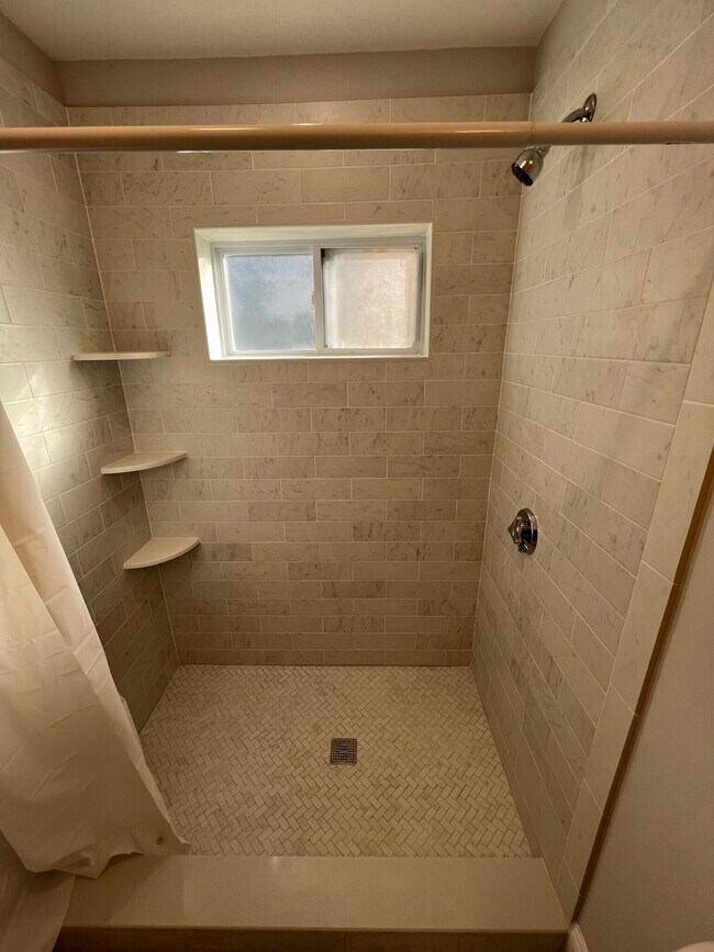 Building Photo - 29 Alpine St