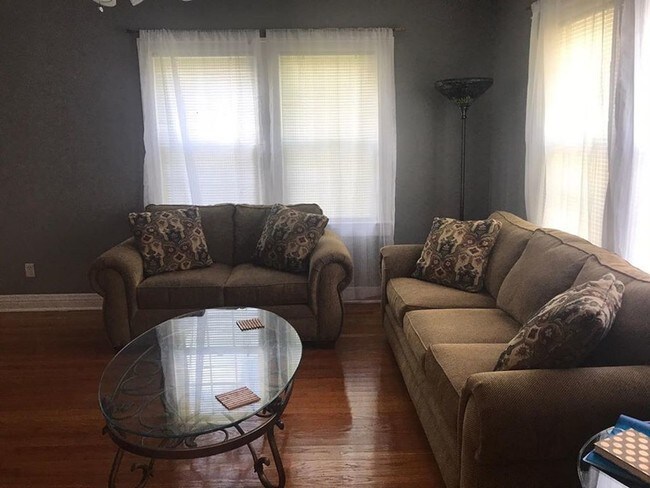 Living Room - 1423 Bronough N St