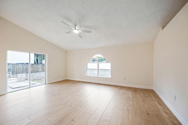 Building Photo - 320 Wisteria Ave NW