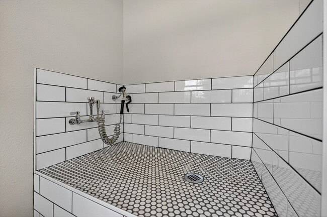 Building Photo - 758 9th Ave