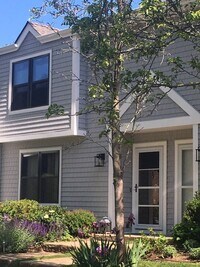 Building Photo - 50 Hubbard Ln