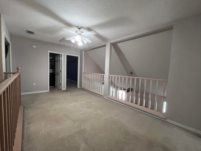 Building Photo - 540 E Timberlake Dr