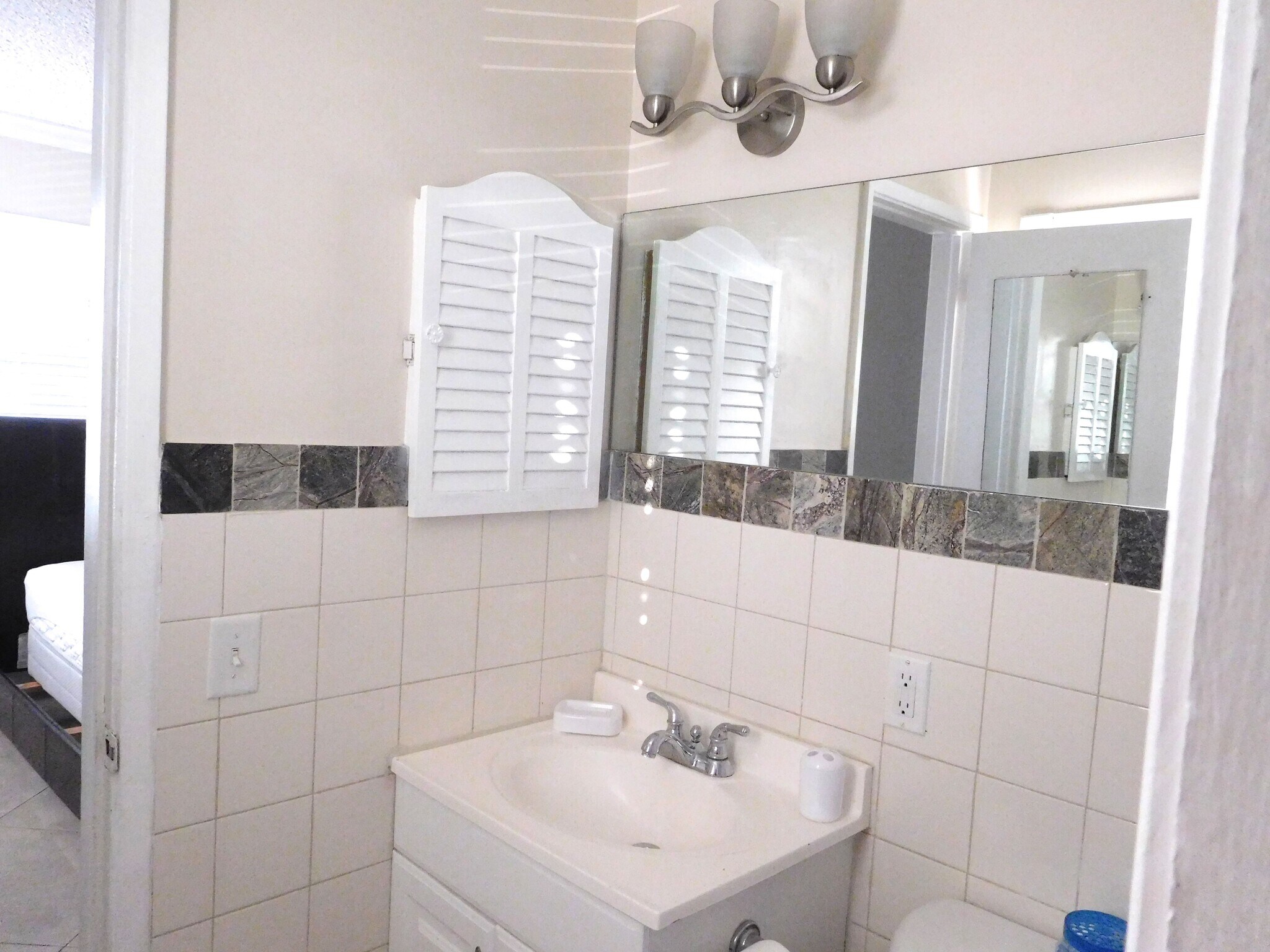 Bathroom with shower (no tub) - 112 S Federal Hwy