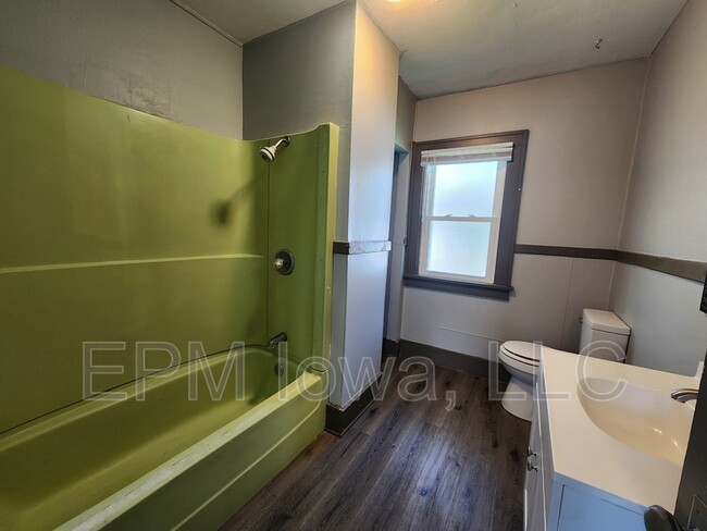 Building Photo - 526 Kirkwood Ave
