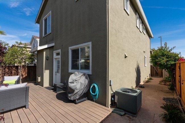 Building Photo - Stunning Updated Alameda Home w/ Backyard Deck & Custom Features