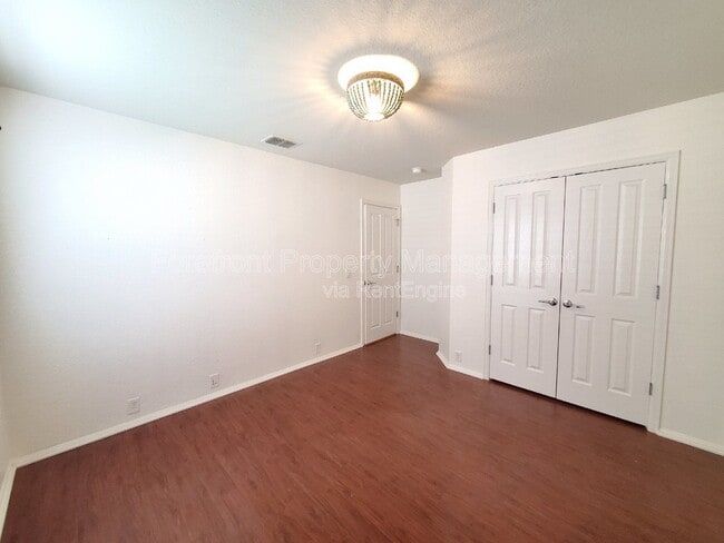 Building Photo - 555 Planters Pass