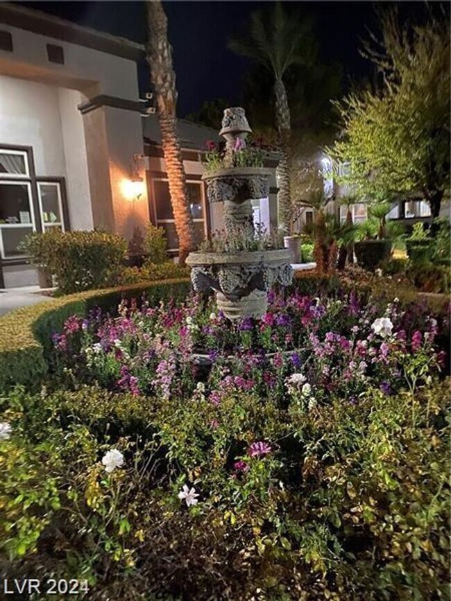 Building Photo - Very Nice & Clean Downstairs Unit In South...