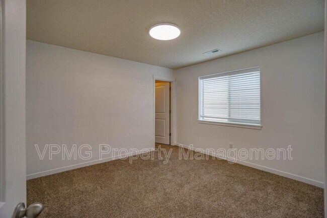 Building Photo - 5941 NE 48th St