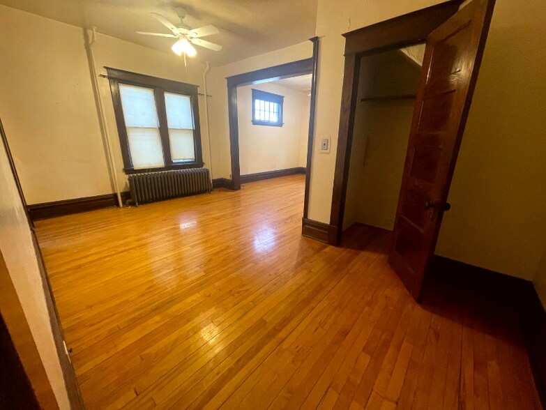 Building Photo - 603 Simpson St