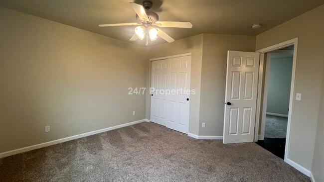 Building Photo - Large 3BD I 2.5BA Sherwood Home - Bonus Room!