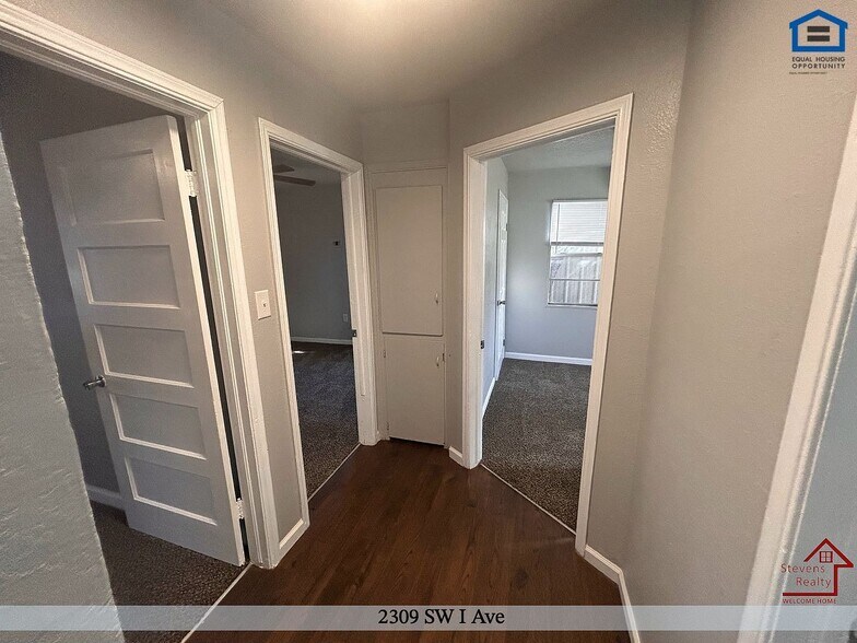 Building Photo - 2309 SW I Ave