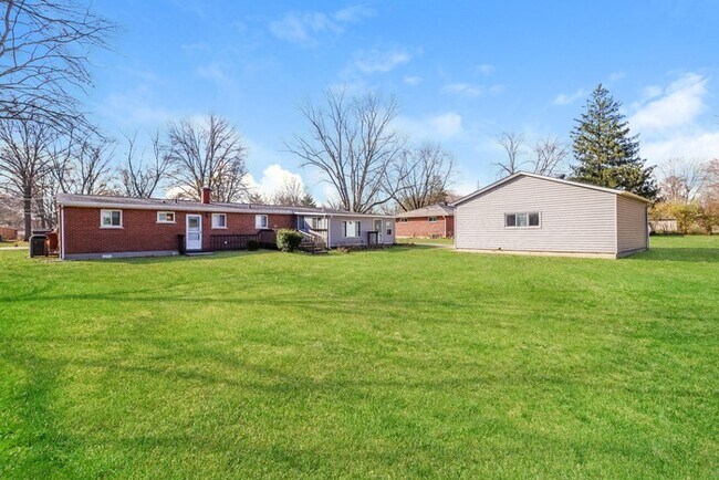Building Photo - Gorgeous 4 Bedroom Ranch
