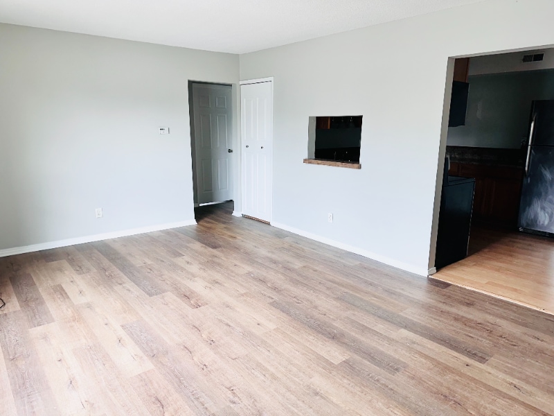 Building Photo - 1100 E 6th St