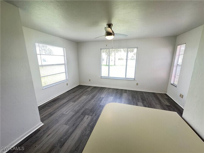Building Photo - 1605 Ridgecrest St