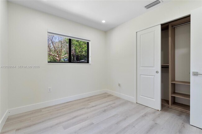 Building Photo - 255 Grant Dr