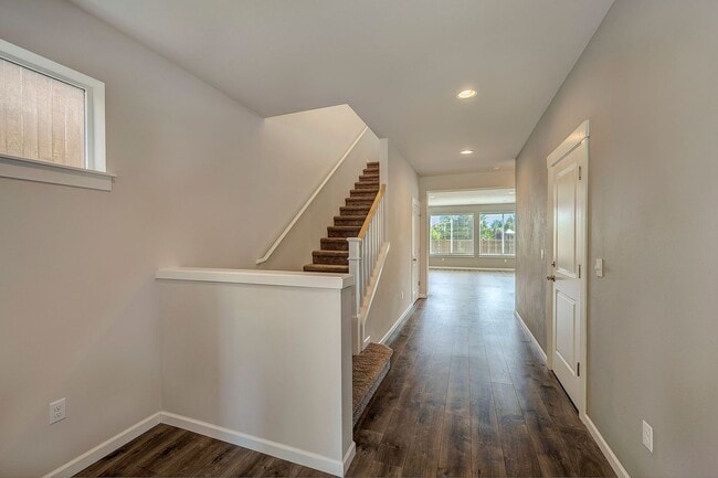 Building Photo - Marysville 4 bed/2.5 bath with large bonus...