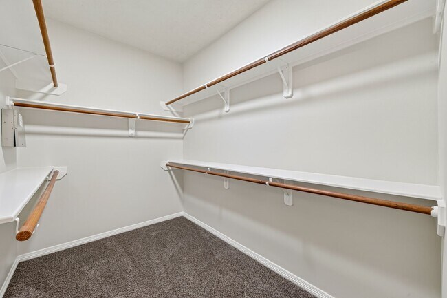 Building Photo - 6118 N Fawnlake Dr