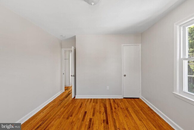 Building Photo - 56 W Maple Ave