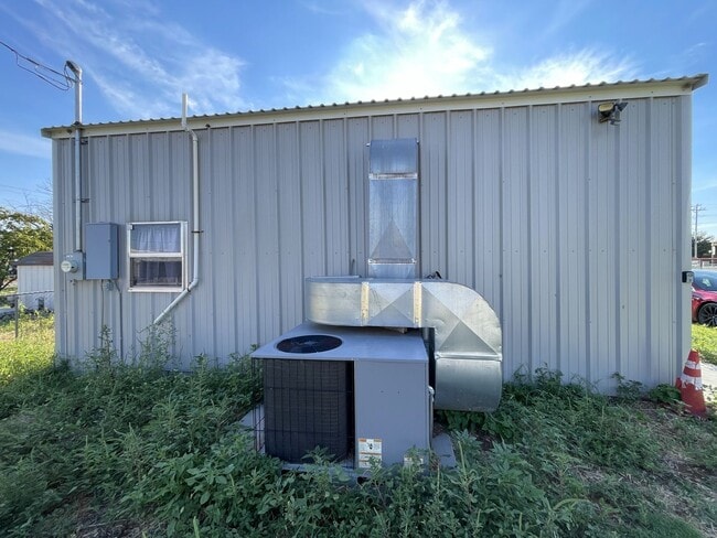 Building Photo - Cozy?Loft?Retreat – Fully Furnished Tiny-H...