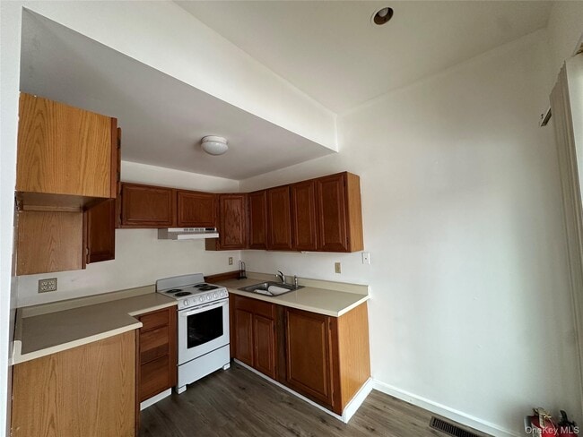 Building Photo - 165 Ulster Ave