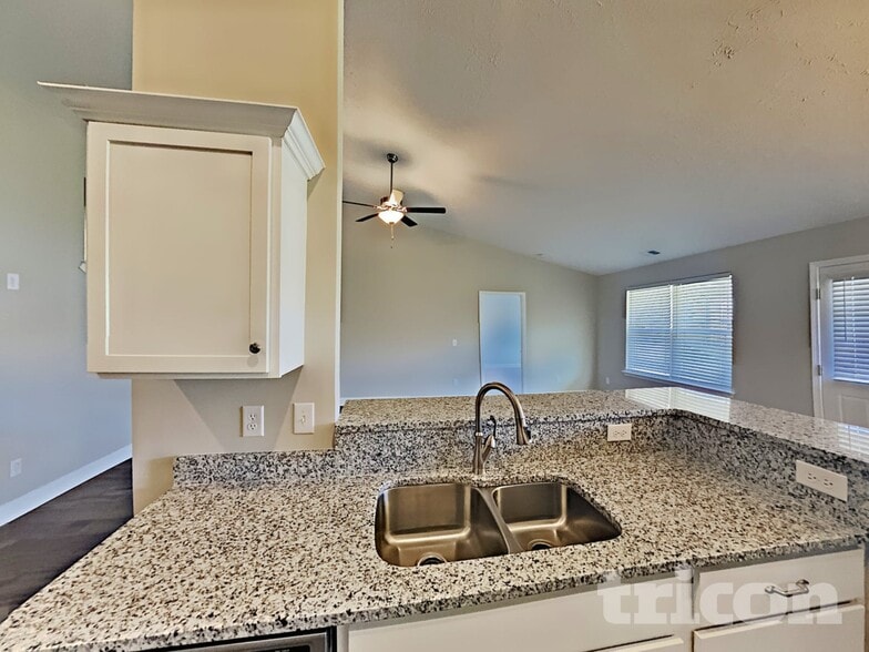 Building Photo - 296 Fieldstone Ln