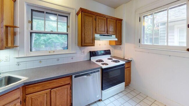 Building Photo - 815 Dewey-815DEW