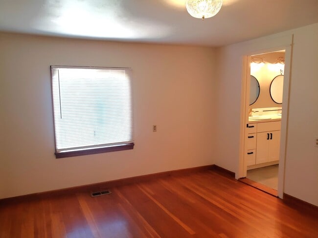 Building Photo - **PENDING** Unique Forest Grove Ranch with...