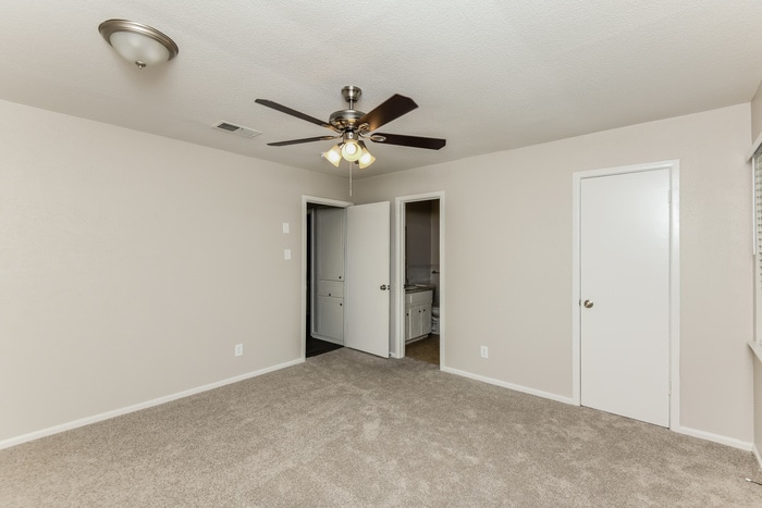 Building Photo - 2417 Skyline Dr