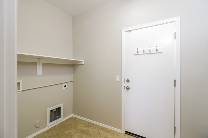Building Photo - 40275 W Helen Ct