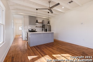 Building Photo - 909 N Mesquite St
