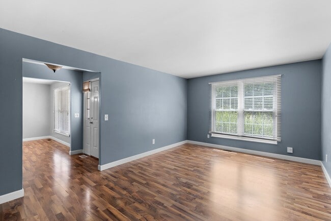 Building Photo - 1620 Dahlia Ct