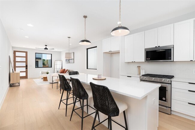 Building Photo - 3001 E 51st St