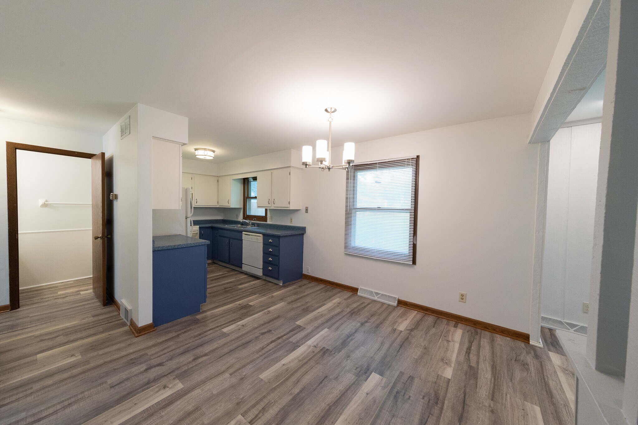 Dining - 5312 Trafalger Pl