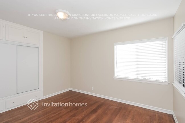 Building Photo - 9471 La Salle Ave