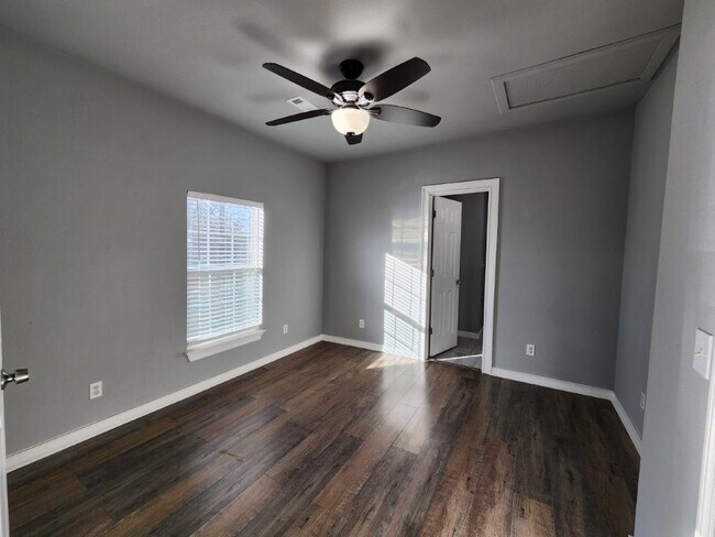 Building Photo - 7642 SW Regional Airport Blvd