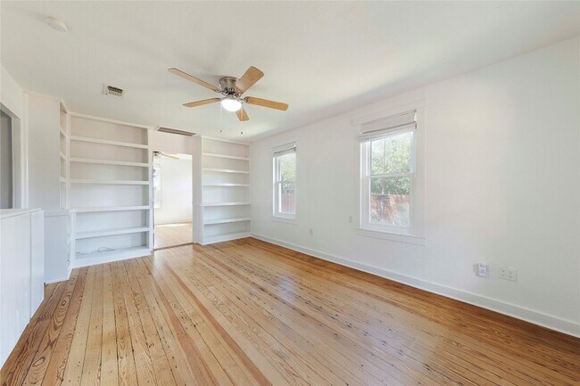 Building Photo - 1210 Coleto St