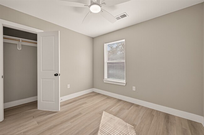 Building Photo - 3527 La Retama Dr