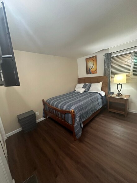 Building Photo - 6774 Sandylee Way