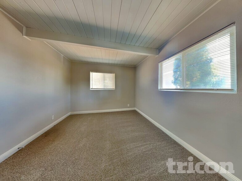 Building Photo - 500 Shaddick Dr