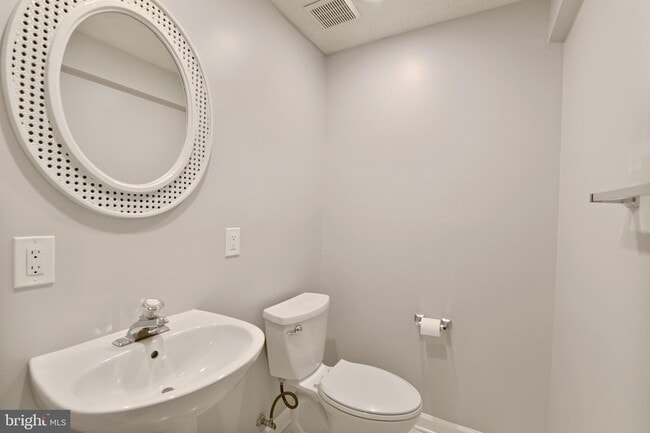 Building Photo - 27 Cutter Cove Ct