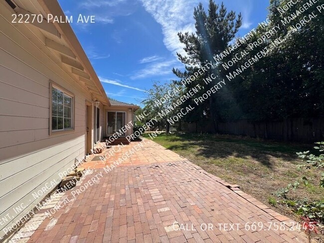 Building Photo - 22270 Palm Ave