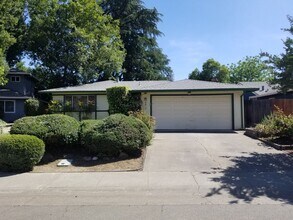 Building Photo - Davis Available Now!!!