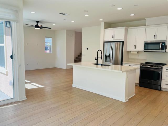 Building Photo - 530 Longmeadow St