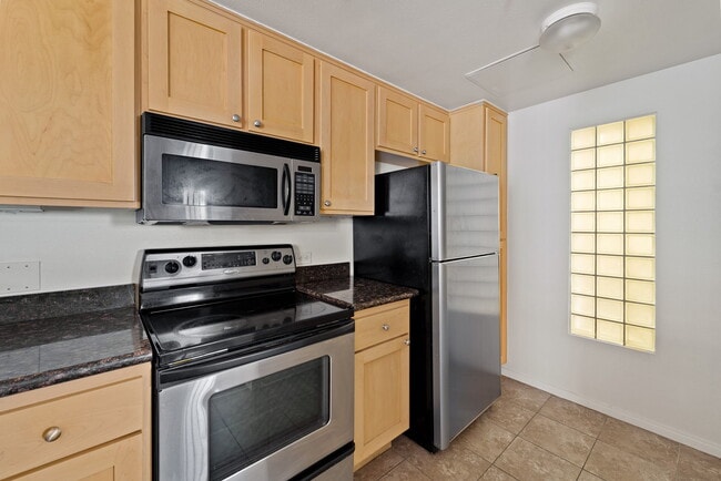 Building Photo - 2400 5th Ave