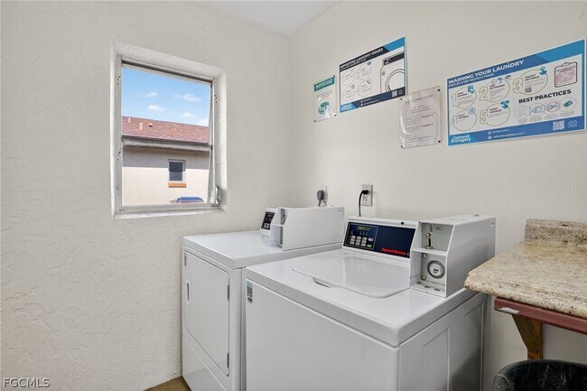 Building Photo - 630-636 SE 13th Pl