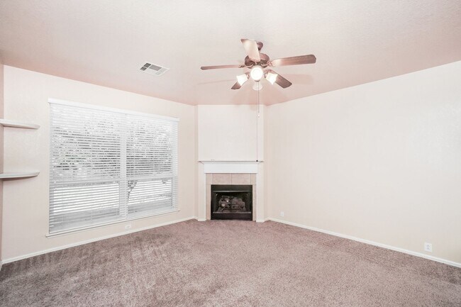 Building Photo - 5 Bedroom in Lakeside at Canyon Springs!