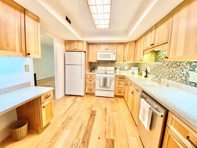 Building Photo - Beautiful Mount Pleasant Townhome